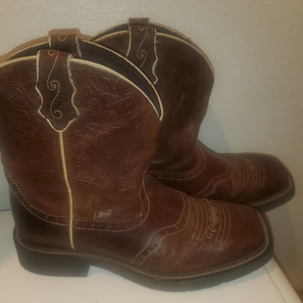 Justin Boots Brown Ankle Booties with Square Toe - Picture 2 of 6